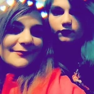 Meet your Posher, Crystal